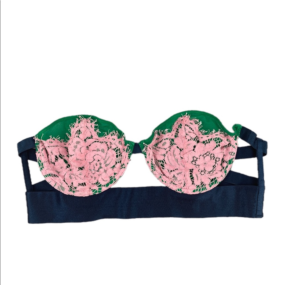 Dora Larsen strapless bra